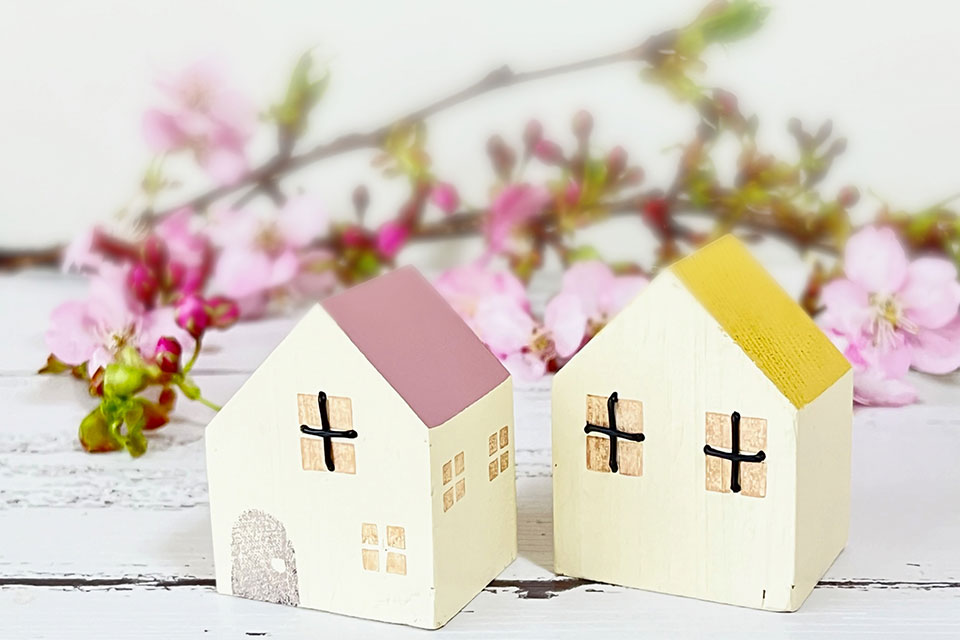 桜と家の形のオブジェ