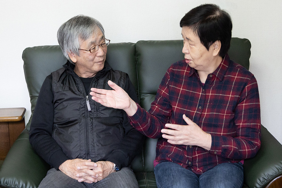 奥様と旦那様がお話ししている