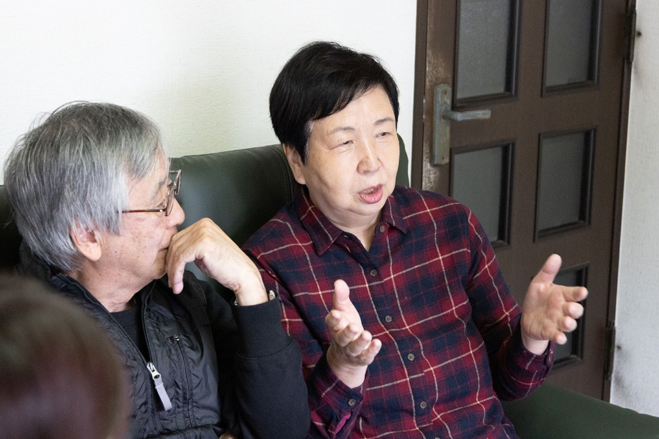 奥様がお話ししている