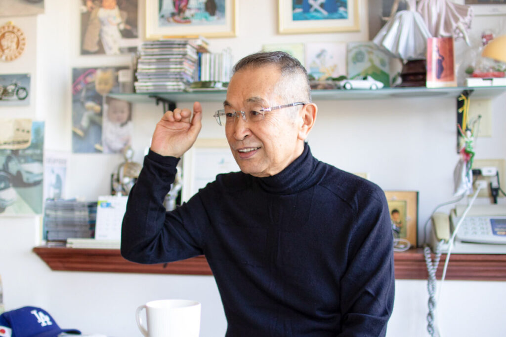 インタビューを受けているU様