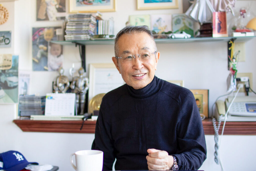 インタビューを受けているU様のバストアップ写真