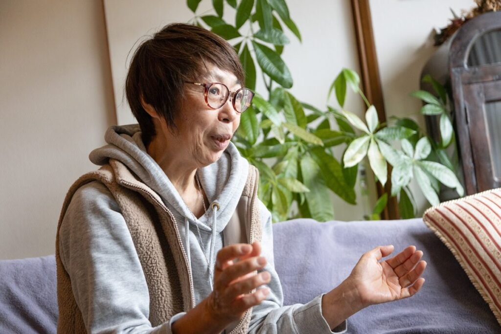 柔らかの表情で話すM様